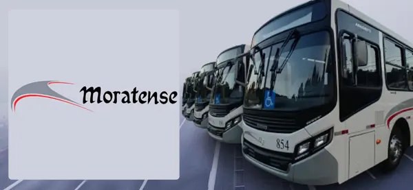 Logo e ônibus da Auto Ônibus Moratense