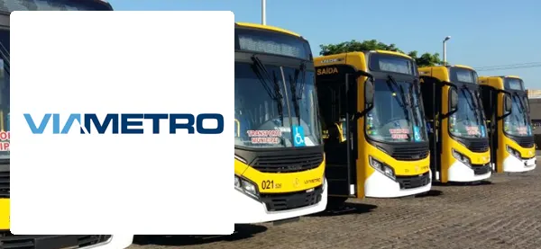 Logo e ônibus da Via Metro Maracanaú