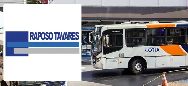 Logo e ônibus da Viação Raposo Tavares Ibiúna